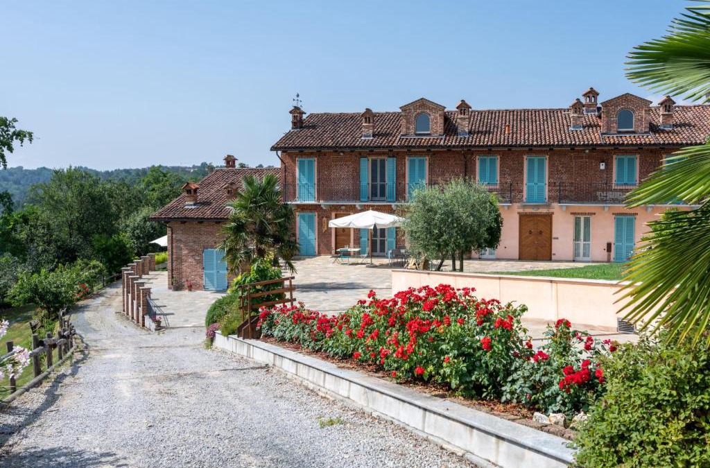 Monta House | Holiday Home Bricco delle Rondini by Interhome