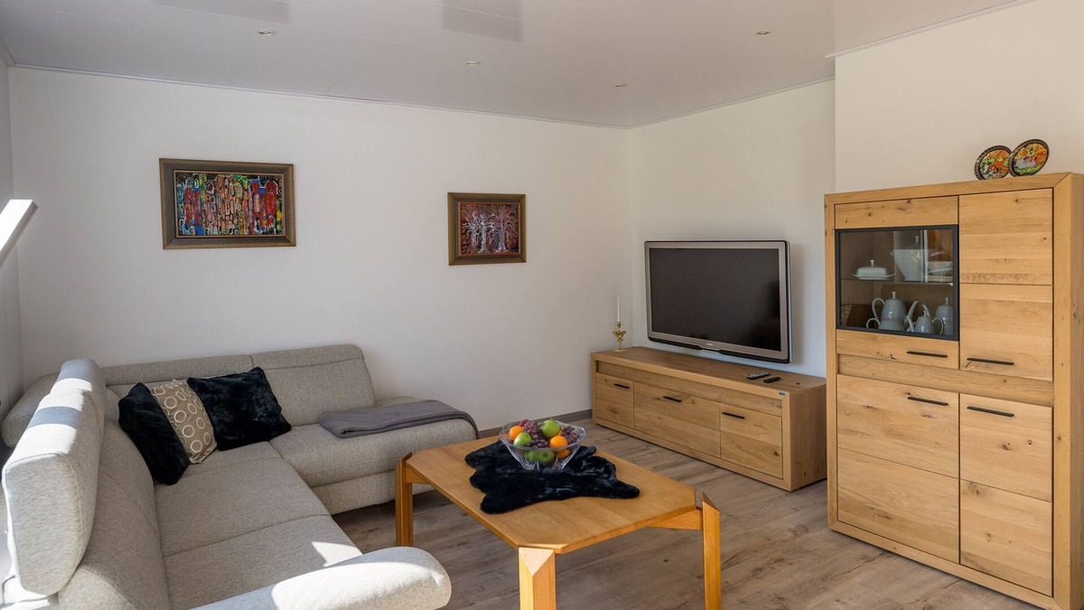 Usingen House | Holiday Home 'Buchfinkennest' with Private Terrace, Private Garden and Wi-Fi