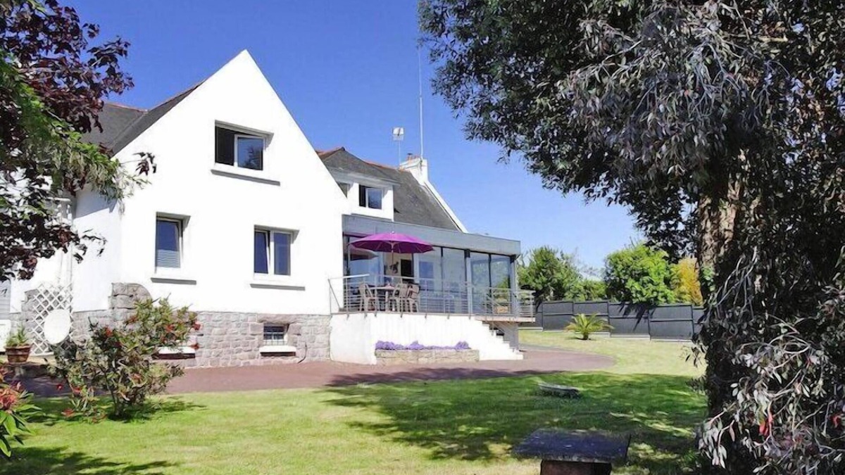 Ploubazlanec House | Holiday Home by Brehat Island & Sea Views