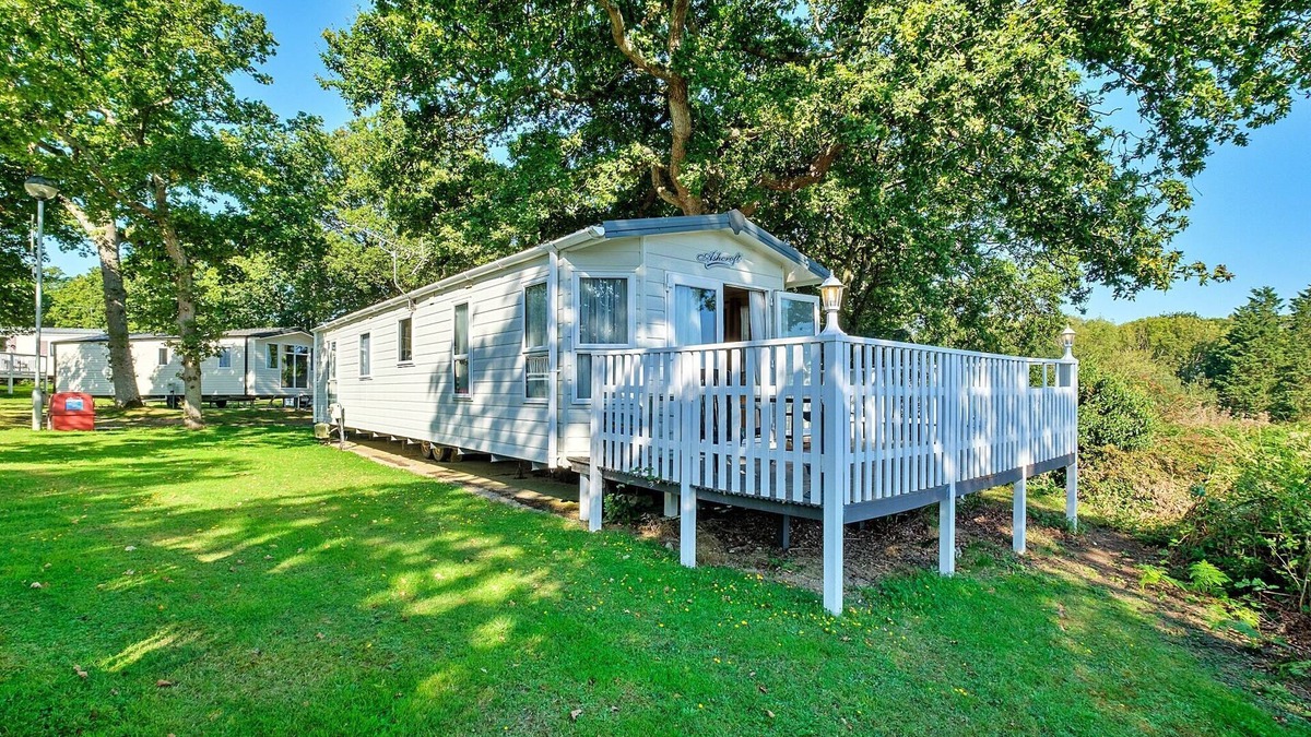 Cowes House | Holiday Home by UK Coast with Sea Views