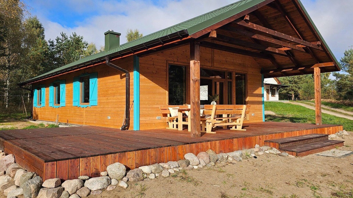 Szczecinek House | Holiday Home by Lake Wierzchowo with Private Beach