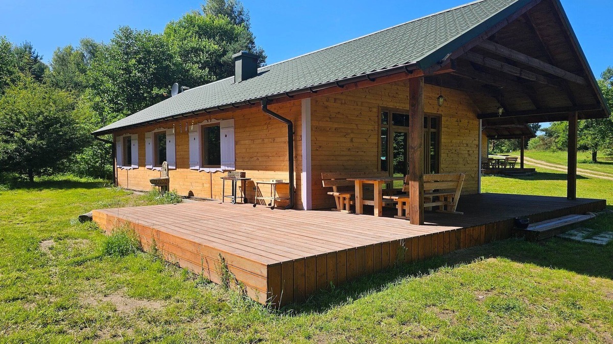Szczecinek House | Holiday Home by Lake Wierzchowo with Boats