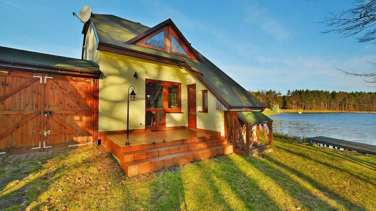gmina Manowo House | Holiday home by the lake, Rosnowo