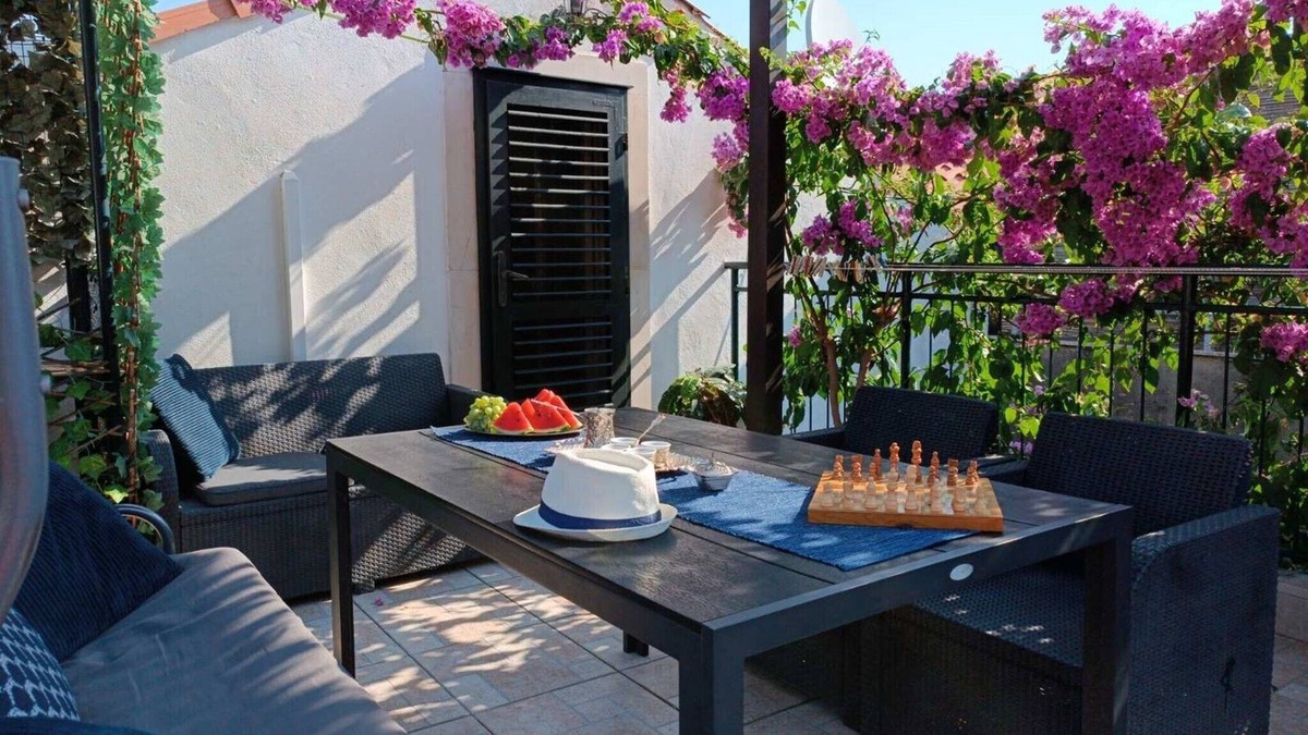 Hodilje House | Holiday Home By The Sea (Nina & Kate) - Two Bedroom Holiday Home with Terrace