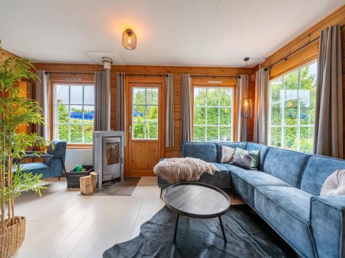 Kropswolde House | Holiday Home by Zuidlaardermeer with Jetty