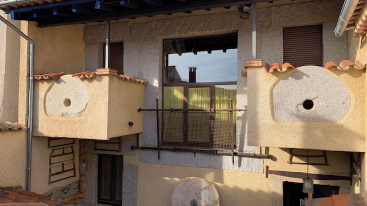 Villar de Ciervo House | Holiday Home 'Casa Rural La Vertedera 3' with Private Terrace, Balcony and Air Conditioning