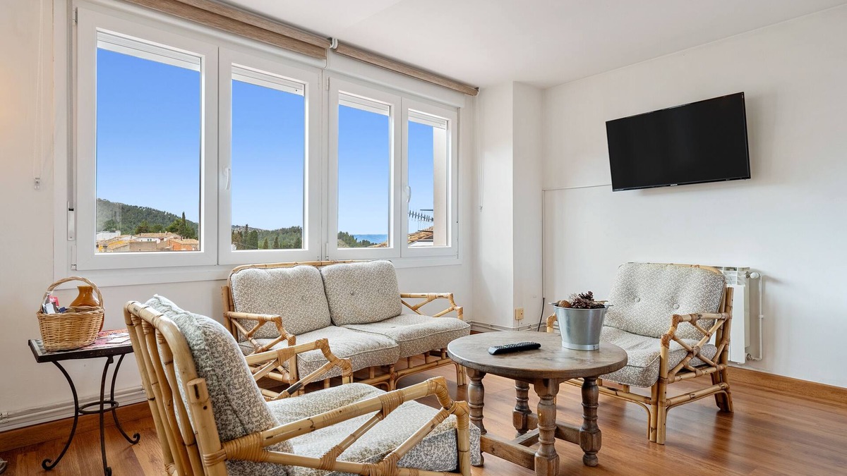 Tivissa House | Holiday Home "Ca Blai de Brull" with Mountain View, Shared Terrace & Wi-Fi