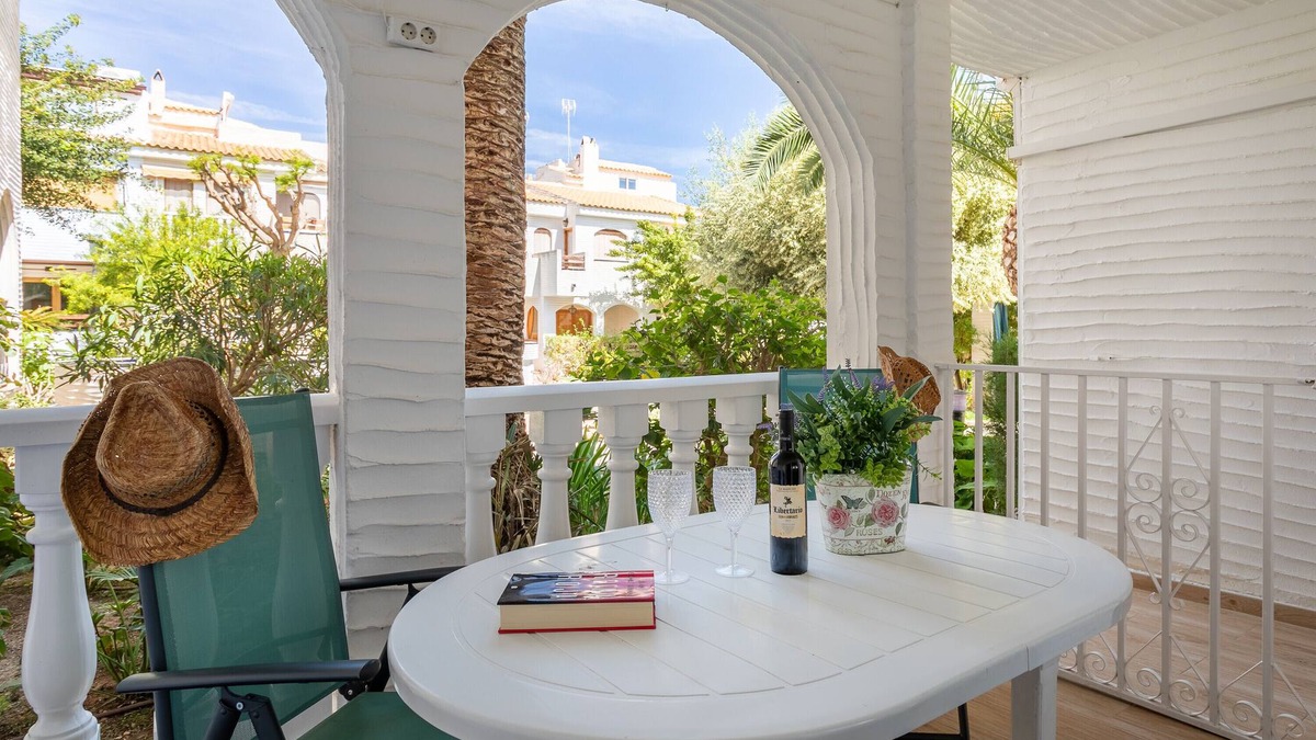 Los Arenales del Sol House | Holiday Home 'Casa en la playa con piscinas 297' with Shared Pool, Wi-Fi and Air Conditioning