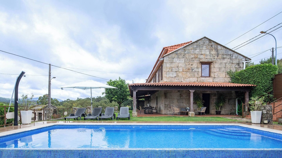 Ponte Caldelas House | Holiday Home 'Casa Da Xeitosa' with Mountain View, Private Pool and Wi-Fi