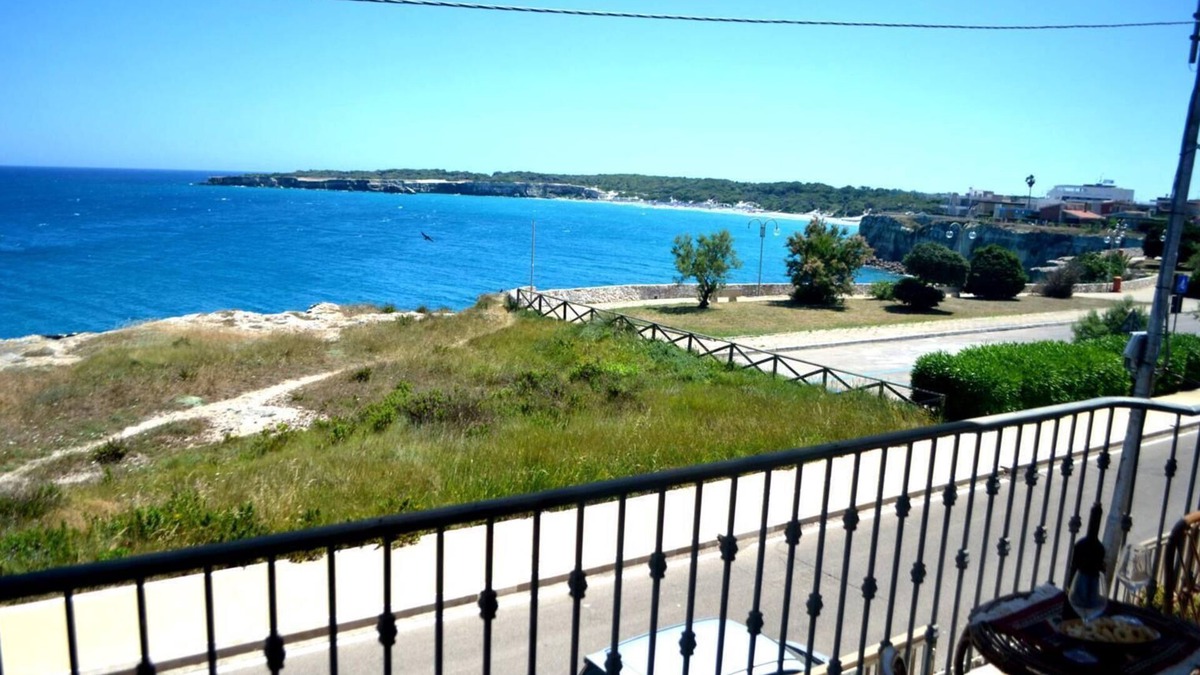 Torre dell'Orso House | Holiday Home 'Casa Vacanza Nyota Pt60 X 4 Ospiti' with Balcony