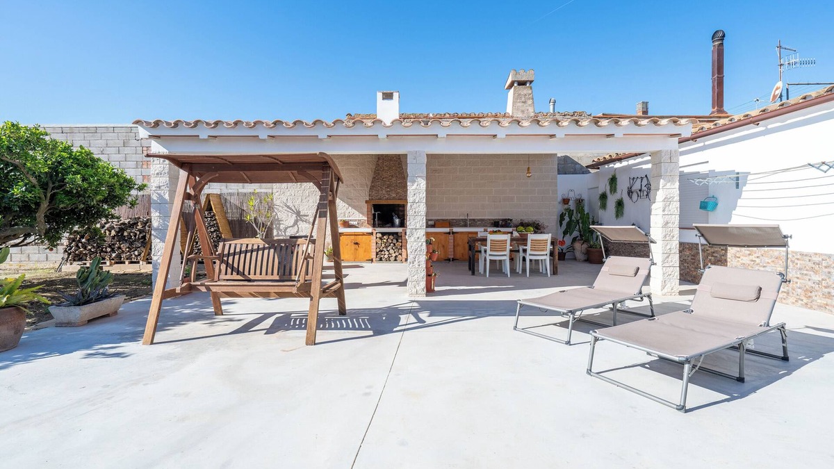 Deltebre House | Holiday Home 'Ca L'Agulla' with Private Pool, Wi-Fi and Air Conditioning