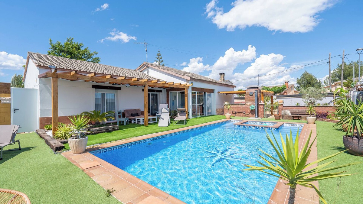 Calafell House | Holiday Home 'Ca L'antiga Pedrera' with Sea Views, Wi-Fi and Air Conditioning
