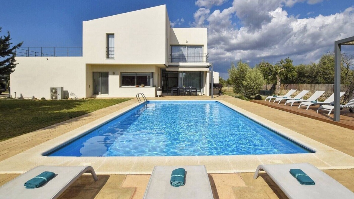 Binissalem House | Holiday Home 'Caleu' with Mountain View, Wi-Fi and Air Conditioning