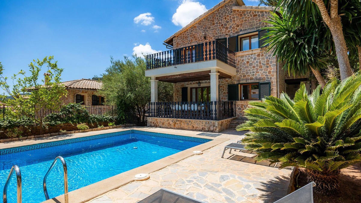 Valldemossa House | Holiday Home 'Camila' with Private Pool, Wi-Fi and Air Conditioning
