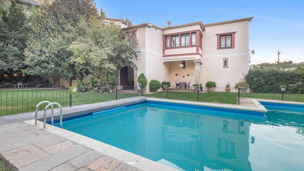 Capellades House | Holiday Home "Can Lluís" with Mountain View, Pool, Garden & Wi-Fi