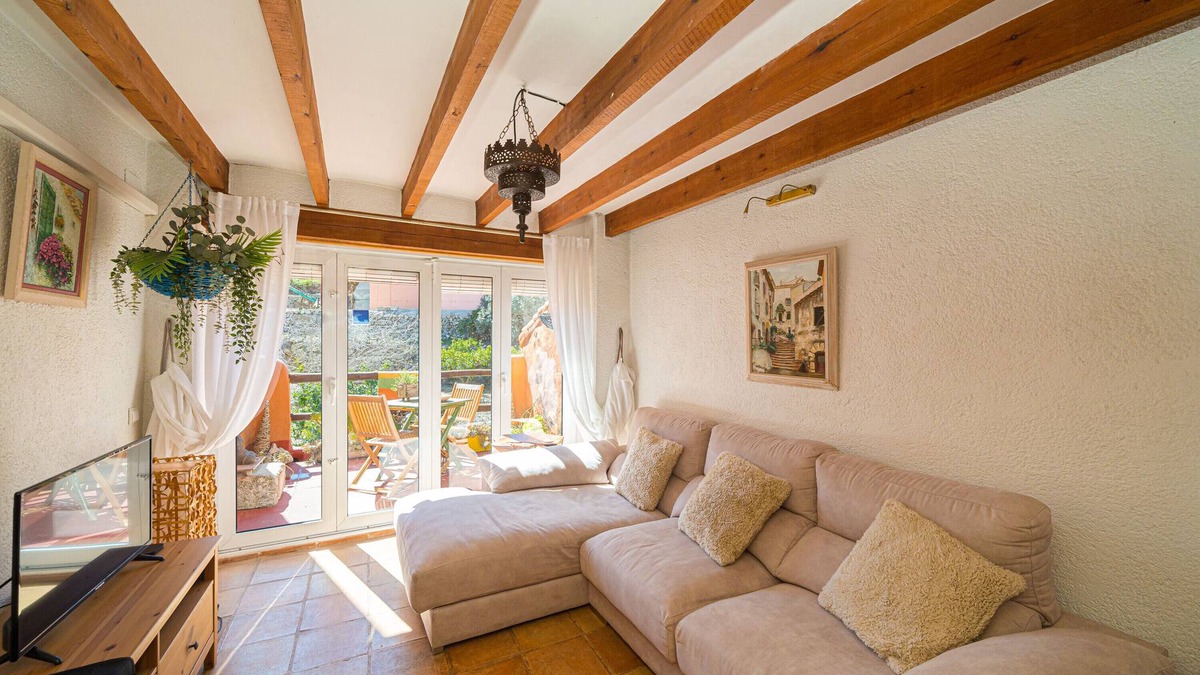 Tarbena House | Holiday Home "Can Lluna" with Mountain Views, Wi-Fi and Air Conditioning