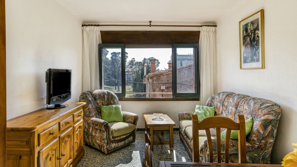 Capmany House | Holiday Home 'Can Picola' with Mountain View, Private Terrace and Wi-Fi