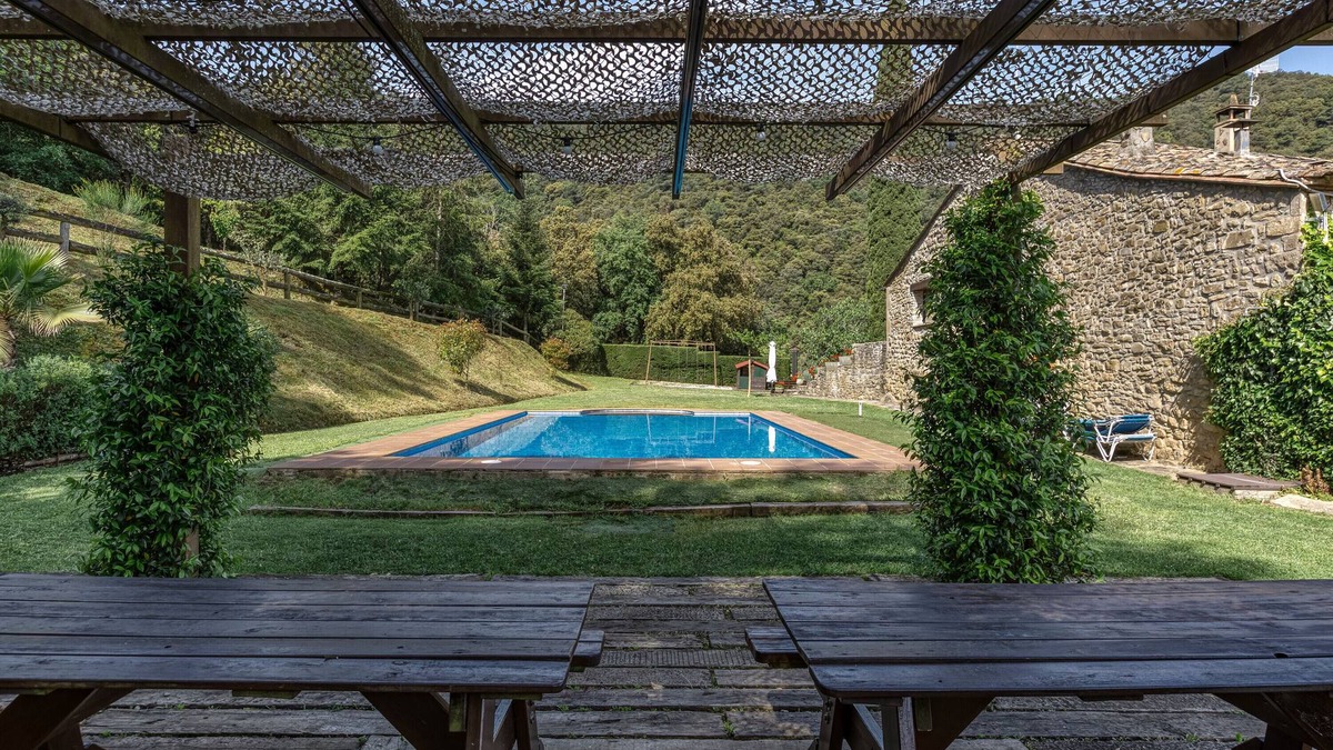 Merlant House | Holiday Home 'Can Soler De Merlant 2' with Mountain Views, Shared Pool and Wi-Fi