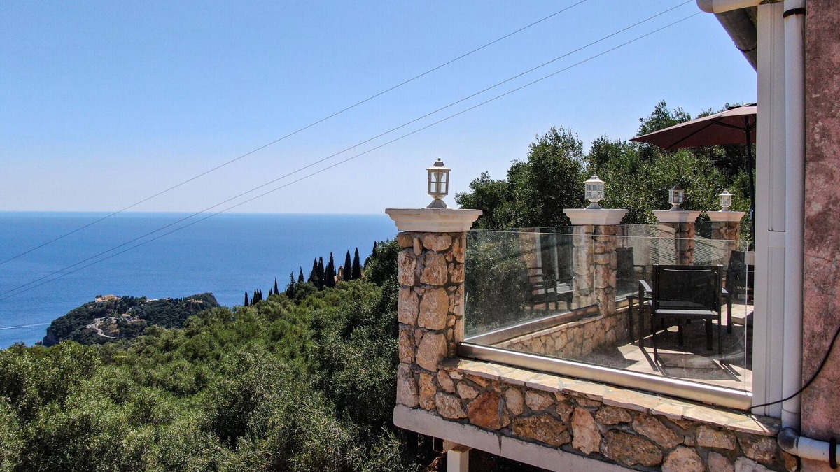 Lakones House | Holiday Home 'Captain Spiros House' with Mountain View & Wi-Fi