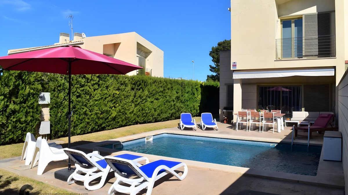 Puig de Ros House | Holiday Home 'Carpe Diem' with Private Pool, Wi-Fi and Air Conditioning