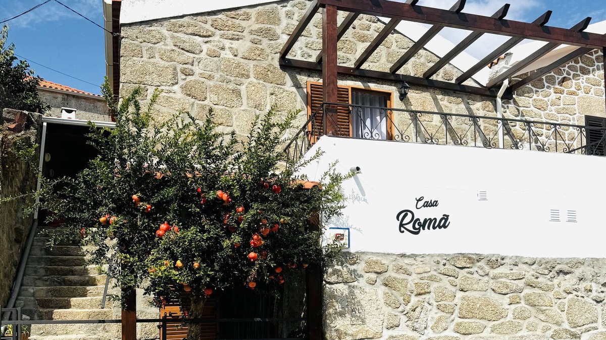 Celorico da Beira House | Holiday Home 'Casa Romã' with Mountain View, Private Terrace and Wi-Fi
