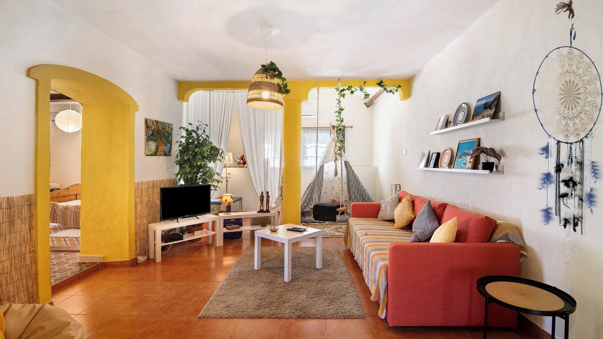 Loule House | Holiday Home 'Casa 1' with Shared Pool and Wi-Fi