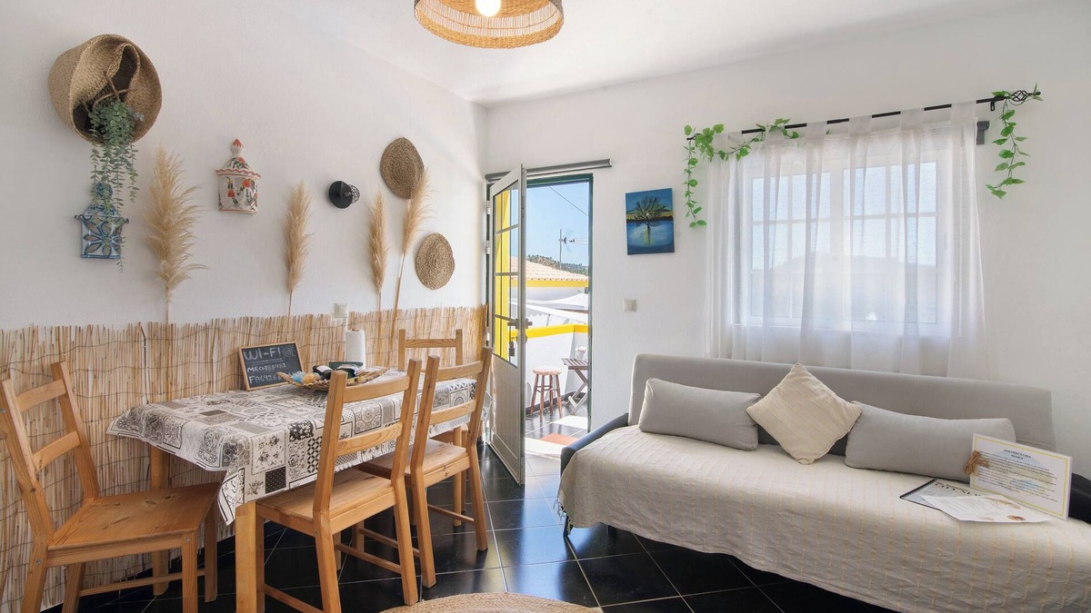 Loule House | Holiday Home 'Casa 2' with Shared Pool and Wi-Fi