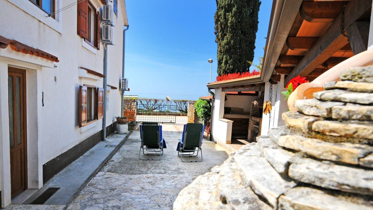 Mali Maj House | Holiday Home Casa Astrid by the sea in Porec, Istria