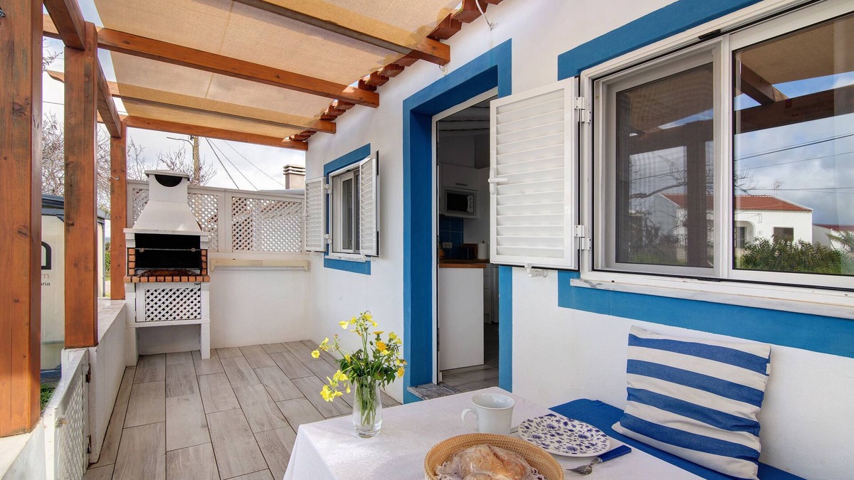 Campeiros House | Holiday Home "Casa Azul do Cerro" with Mountain View, Private Terrace & Wi-Fi