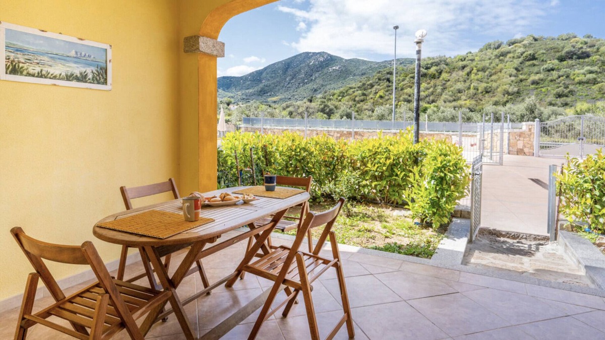 Buddittogliu Straulas House | Holiday Home 'Casa Brandinchi' with Mountain View, Wi-Fi and Air Conditioning