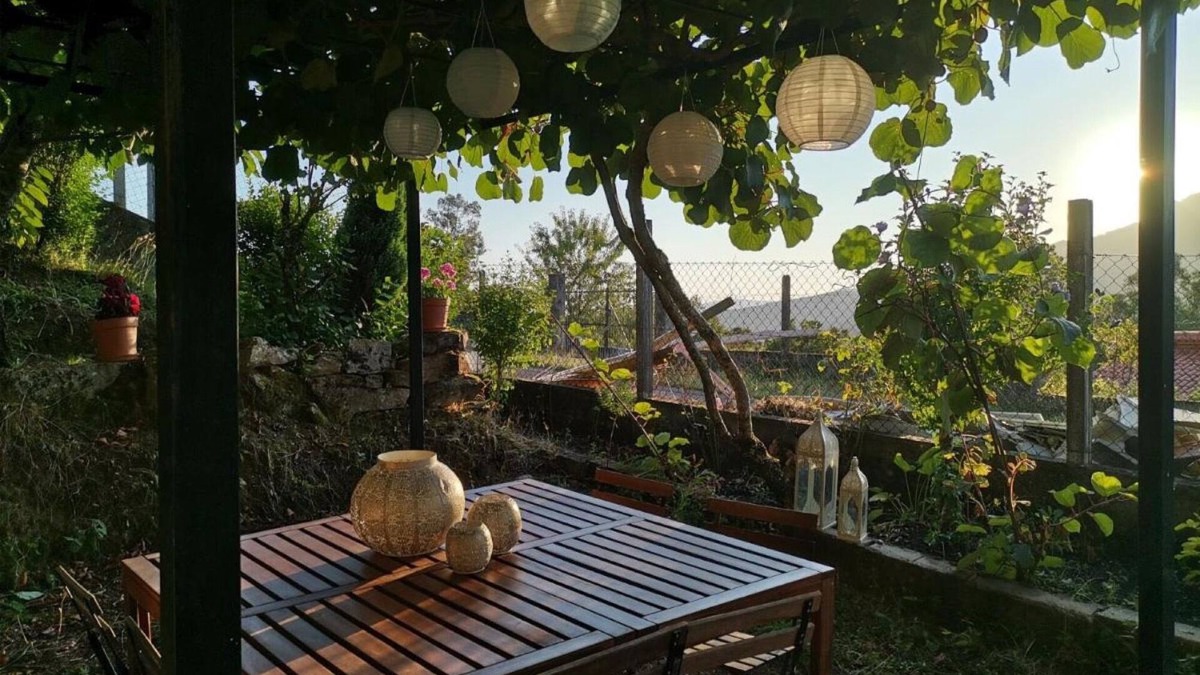 Vilamea House | Holiday Home 'Casa Blanco Vista Maravillosa' with Mountain View, Private Terrace and Wi-Fi