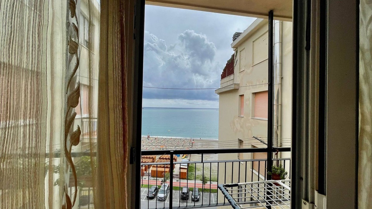 Vado Ligure House | Holiday Home Casa Conchiglia with Sea View & Balcony