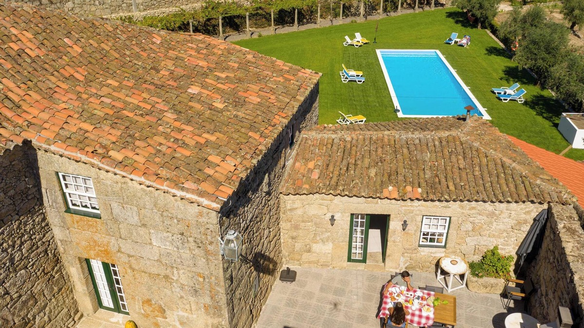 Sortelha House | Holiday Home 'Casa Da Cerca' with Mountain View, Wi-Fi and Air Conditioning