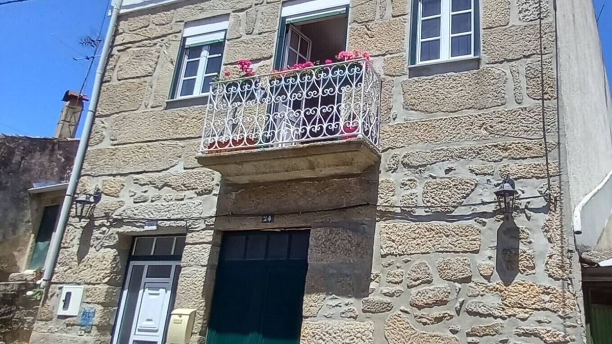 Mangualde House | Holiday Home 'Casa Da Montanha' with Mountain View, Wi-Fi and Air Conditioning