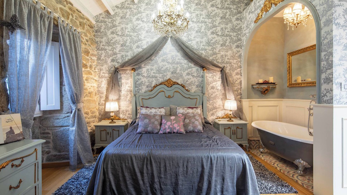 Corcubion House | Holiday Home 'Casa De Carmen' with Private Terrace, Wi-Fi and Air Conditioning