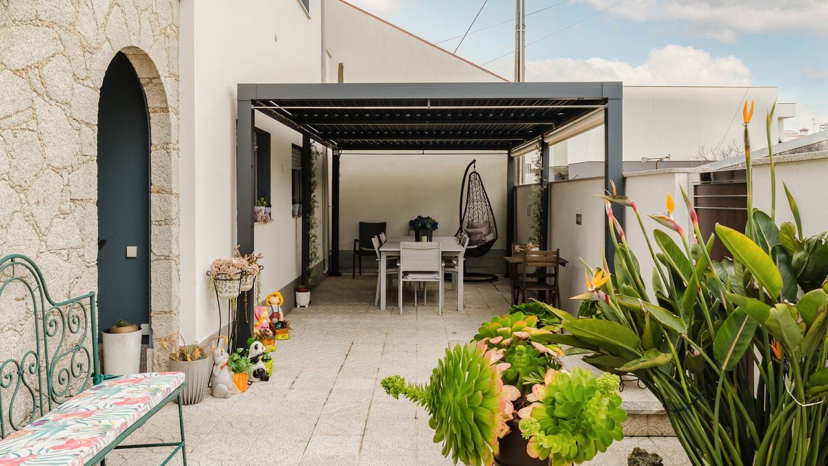 Apulia House | Holiday Home 'Casa De Férias' with Shared Terrace, Shared Garden and Wi-Fi