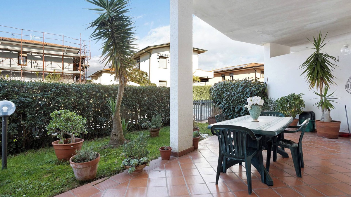 Torre del Lago Puccini House | Holiday Home 'Casa Delle Ortensie' with Private Terrace, Private Garden and Wi-Fi