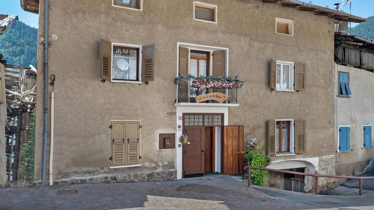 Fontana Nuova-Bevia House | Holiday Home 'Casa della Rosina' with Mountain View