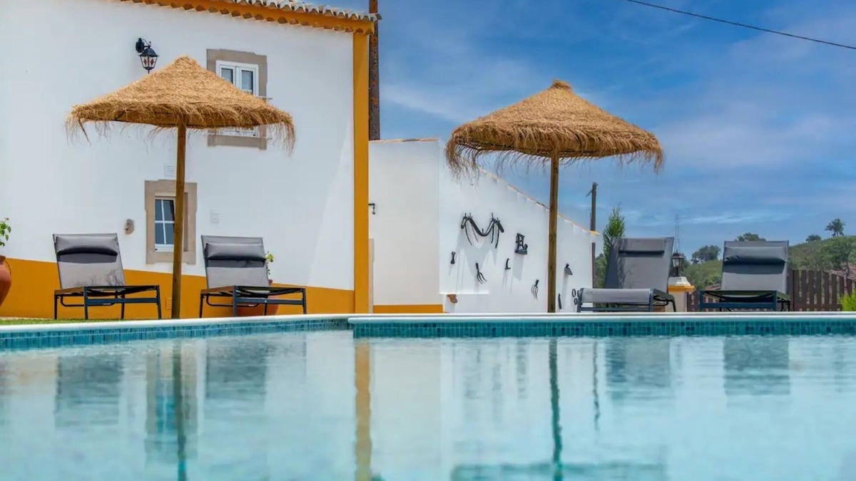 Loule House | Holiday Home 'Casa Do Avô - Vale Luís Neto' with Mountain View, Wi-Fi and Air Conditioning