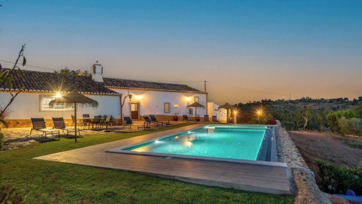 Loule House | Holiday Home 'Casa Do Forno - Vale Luís Neto' with Mountain View, Wi-Fi and Air Conditioning