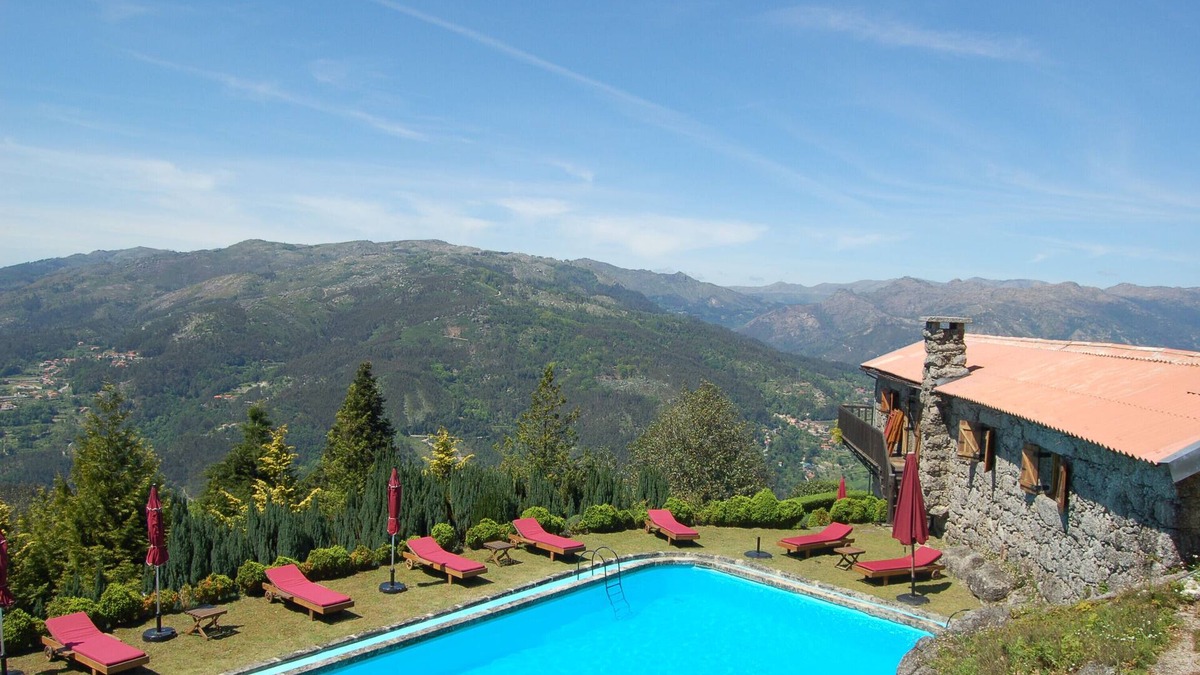 Canicada House | Holiday Home 'Casa Do Gêres' with Lake View, Private Pool and Wi-Fi