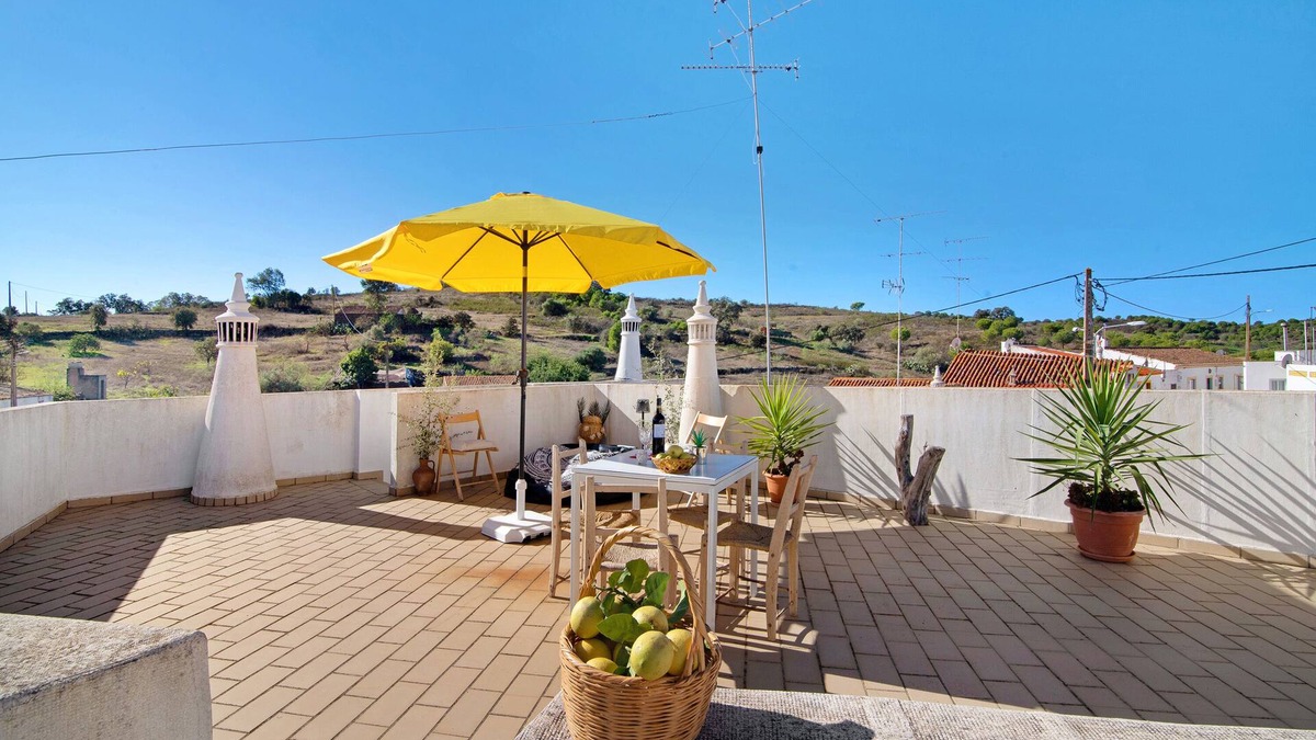 Carvalhinhos House | Holiday Home "Casa do Lavrador Furnazinhas" with Mountain View & Wi-Fi