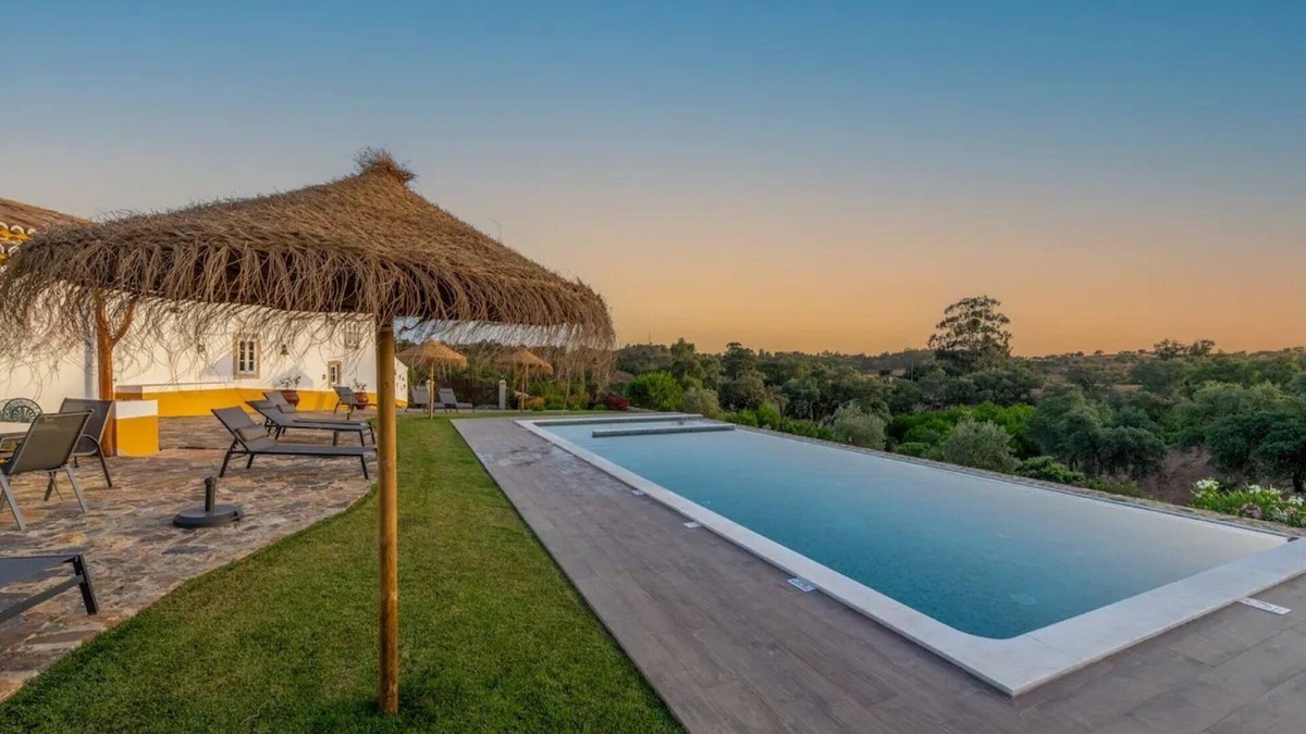 Loule House | Holiday Home 'Casa Do Poço - Vale Luís Neto' with Mountain View, Wi-Fi and Air Conditioning