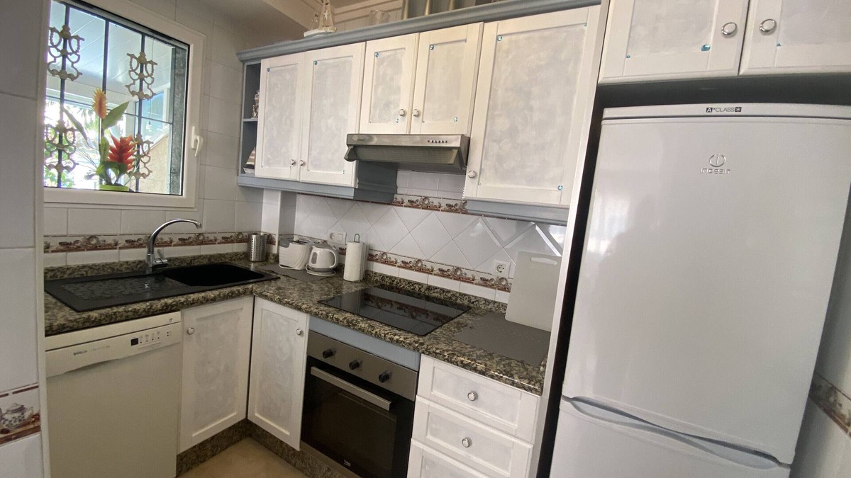 San Fulgencio House | Holiday Home 'Casa Palma' with Shared Pool, Wi-Fi and Air Conditioning