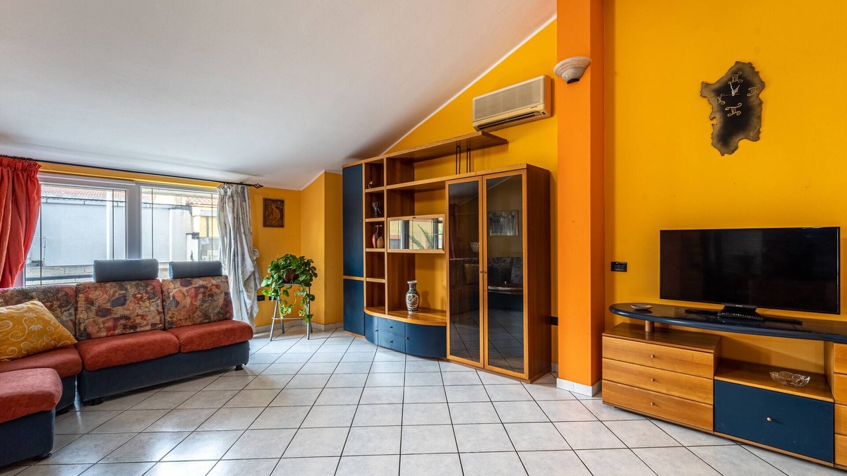 Assemini House | Holiday Home "Casa Flu" with Private Terrace & A/C