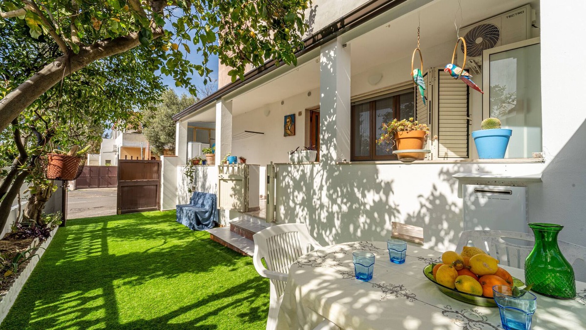Carbonia House | Holiday Home "Casa Gio" with Shared Garden & Wi-Fi