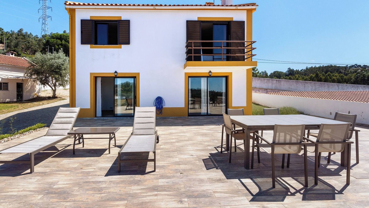 Riachos Villa | Holiday home 'Casa Girassol' with shared pool, private terrace, and Wi-Fi access