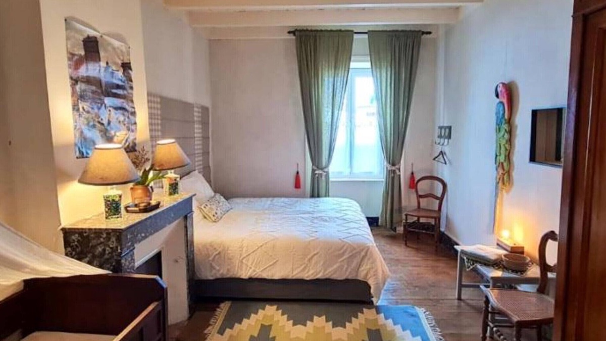 Mauzun Cottage | Holiday Home 'Casa Guanajuato' with Mountain View, Wi-Fi and Air Conditioning
