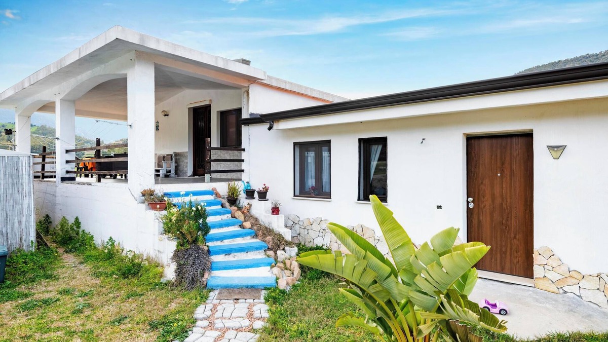 Cardedu House | Holiday Home 'Casa I Ginepri' with Mountain View, Garden & Wi-Fi