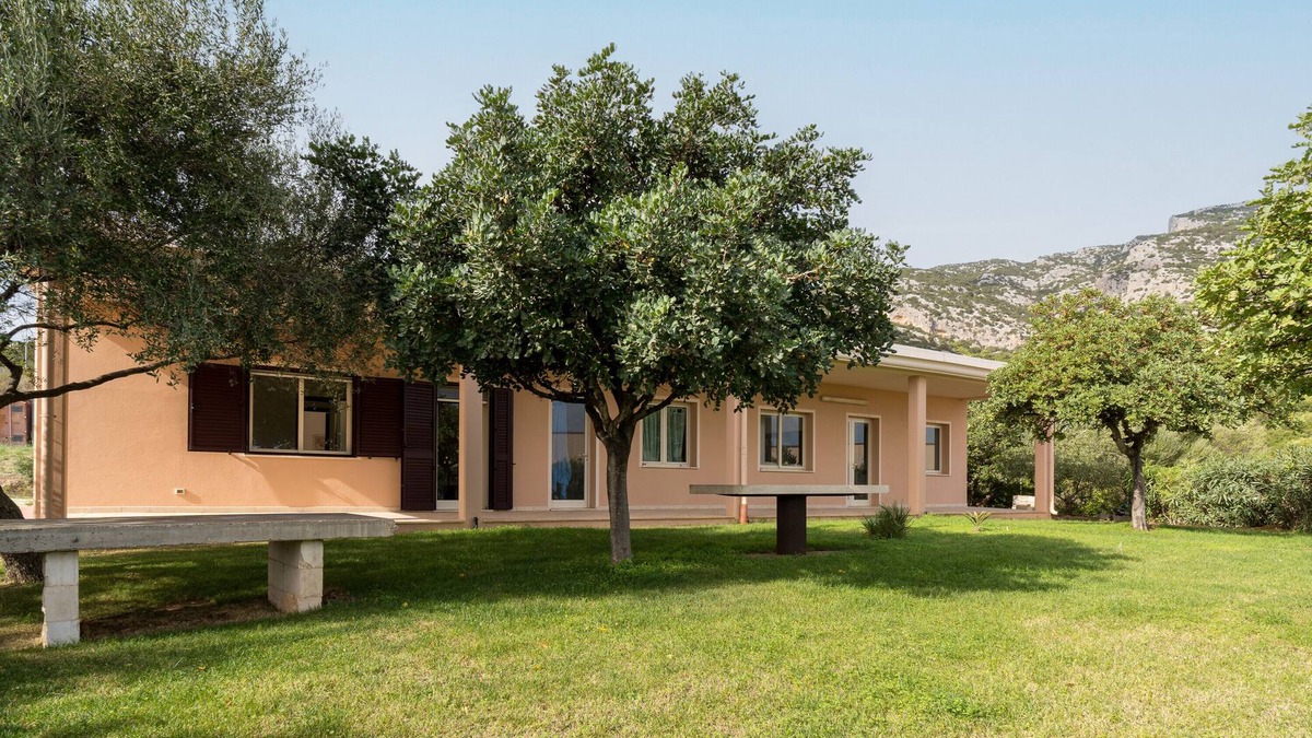 Orosei House | Holiday Home "Casa in Campagna Totale Relax" with Sea View, Private Garden & Wi-Fi